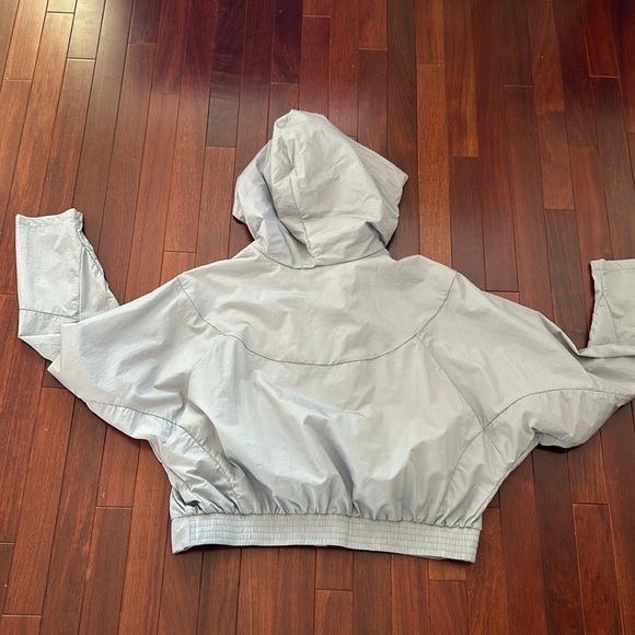 Fabletics Halle Cropped Hooded Jacket In Raincloud/Cool Mint - Picture 6 of 9